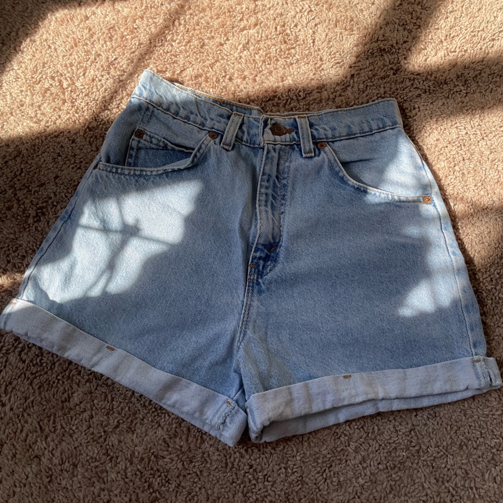 Vintage 910 Levi’s Cuffed Shorts
